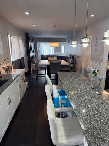 9043 S Ellis Avenue, Chicago, IL 60619