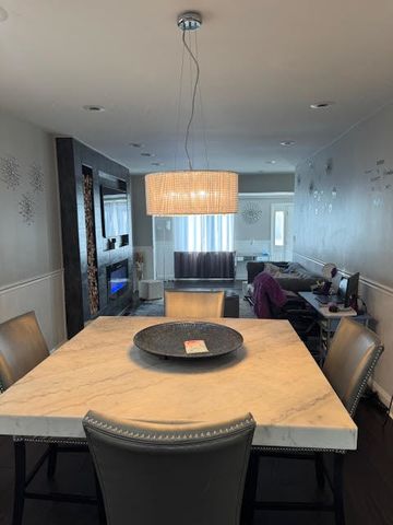 9043 S Ellis Avenue, Chicago, IL 60619