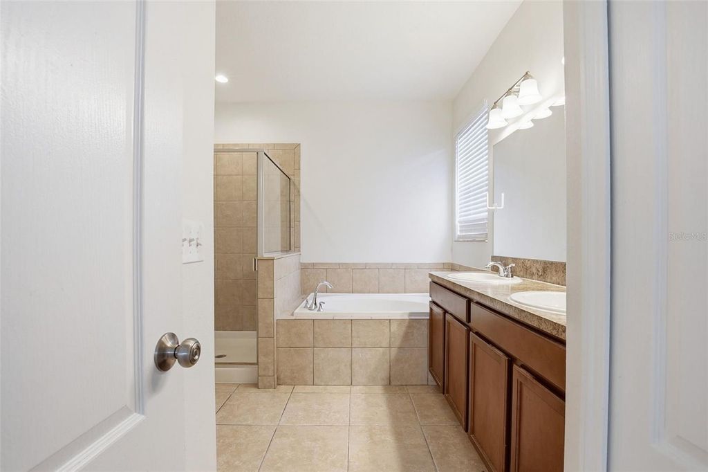 Image 38 of property listing at 20506 CAROLINA CHERRY COURT, Tampa, FL 33647