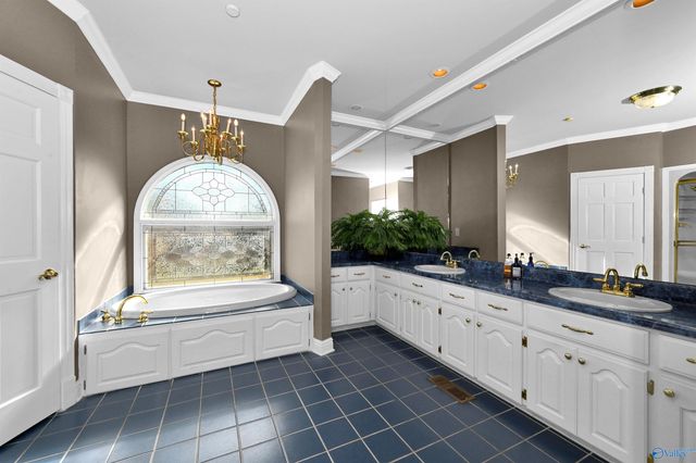 2642 College Street, Courtland, AL 35618