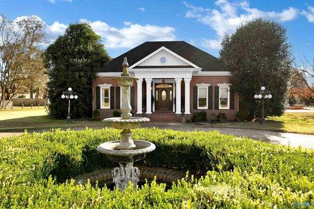 2642 College Street, Courtland, AL 35618