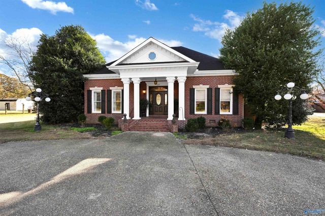 2642 College Street, Courtland, AL 35618