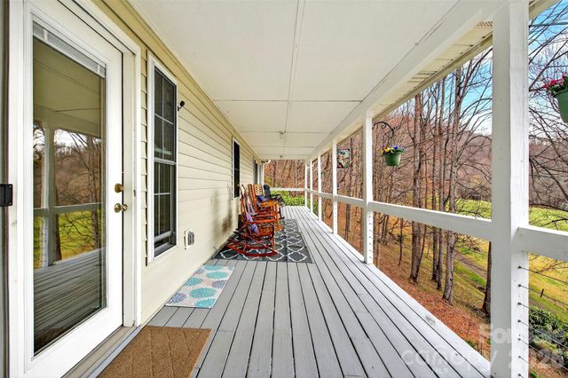 120 Mountain Mist Lane, Waynesville, NC 28785