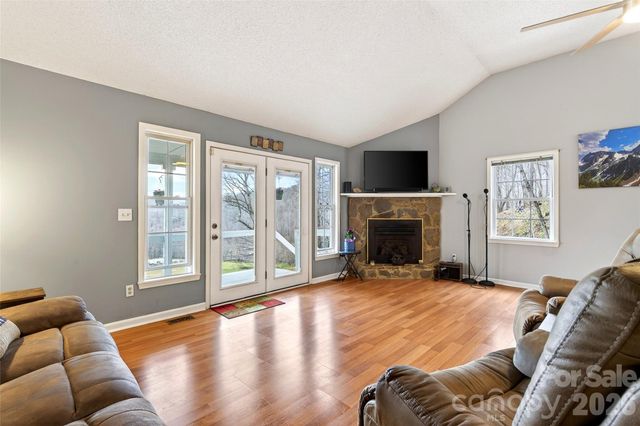 120 Mountain Mist Lane, Waynesville, NC 28785