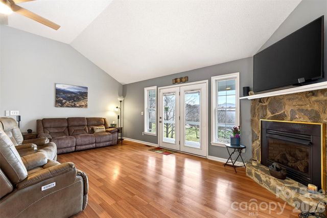 120 Mountain Mist Lane, Waynesville, NC 28785