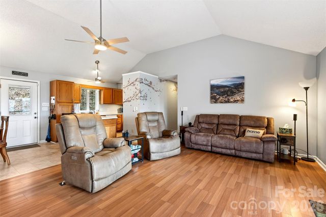 120 Mountain Mist Lane, Waynesville, NC 28785