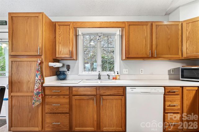 120 Mountain Mist Lane, Waynesville, NC 28785