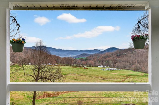 120 Mountain Mist Lane, Waynesville, NC 28785