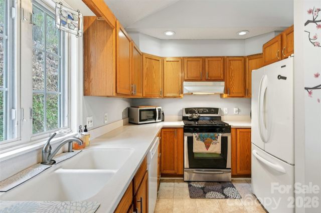 120 Mountain Mist Lane, Waynesville, NC 28785