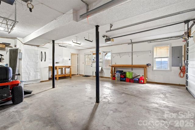 120 Mountain Mist Lane, Waynesville, NC 28785