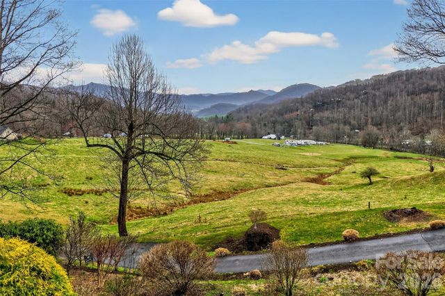 120 Mountain Mist Lane, Waynesville, NC 28785