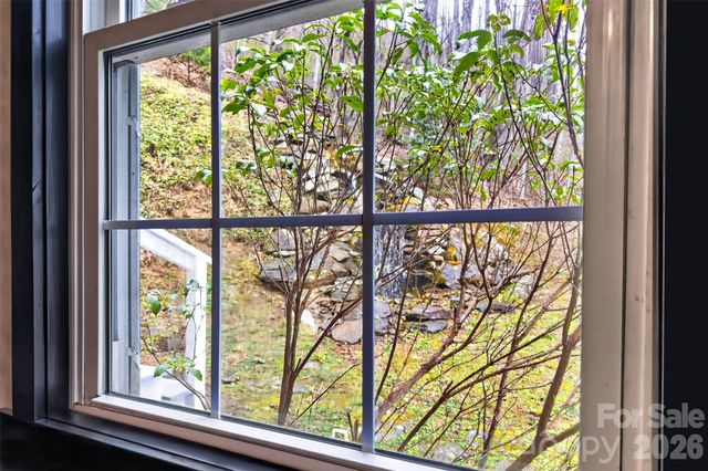 120 Mountain Mist Lane, Waynesville, NC 28785