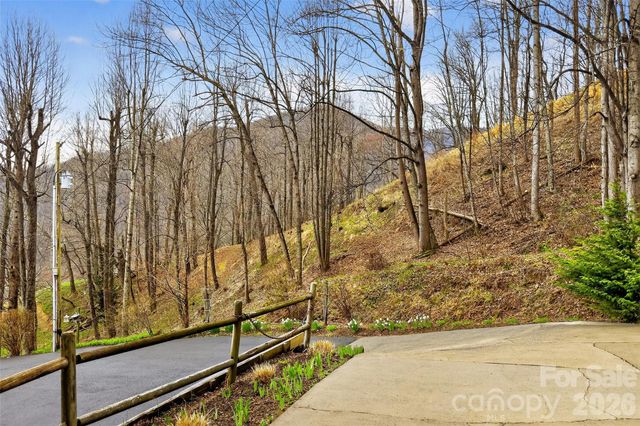 120 Mountain Mist Lane, Waynesville, NC 28785