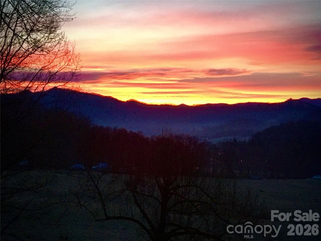 120 Mountain Mist Lane, Waynesville, NC 28785