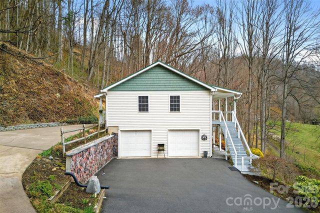 120 Mountain Mist Lane, Waynesville, NC 28785