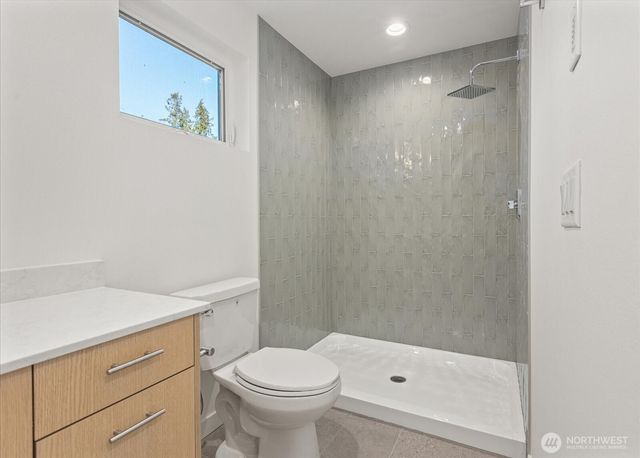 10748 Interlake Avenue N, Seattle, WA 98133