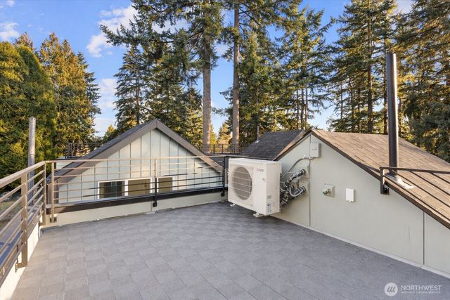 10748 Interlake Avenue N, Seattle, WA 98133