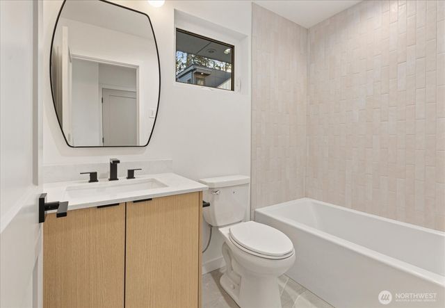 10748 Interlake Avenue N, Seattle, WA 98133
