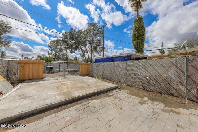 1304 E Irvington Road, Tucson, AZ 85714