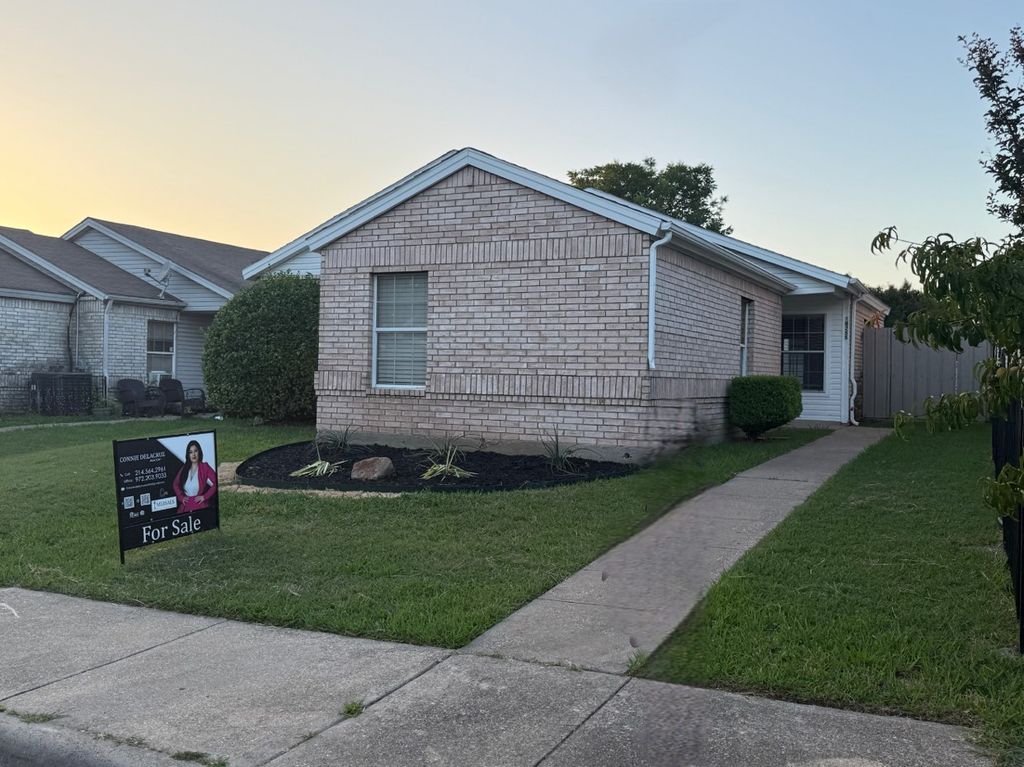 10255 Carolina Oaks Drive, Dallas, TX 75227