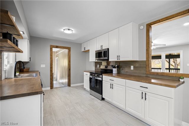 105 N Woodhill Drive, Amherst, OH 44001