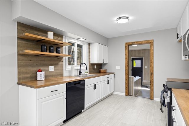 105 N Woodhill Drive, Amherst, OH 44001