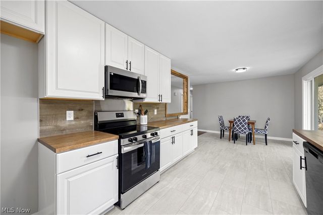 105 N Woodhill Drive, Amherst, OH 44001