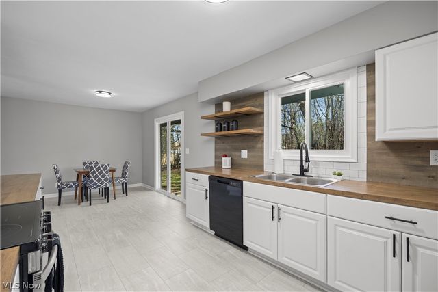 105 N Woodhill Drive, Amherst, OH 44001