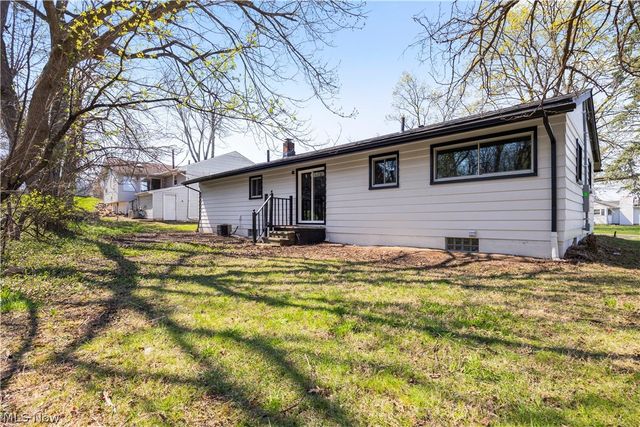 105 N Woodhill Drive, Amherst, OH 44001