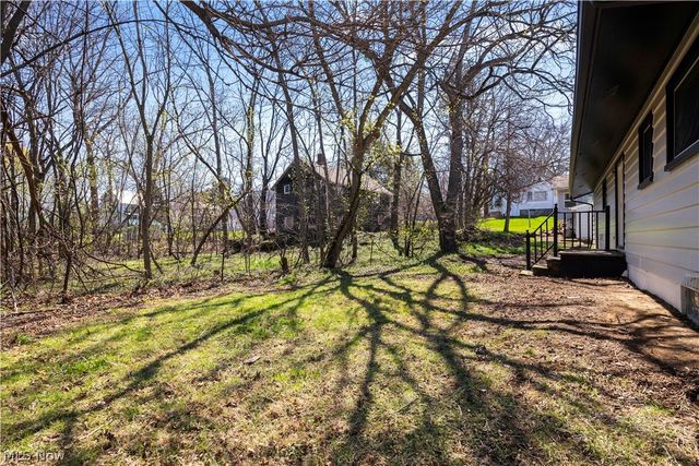 105 N Woodhill Drive, Amherst, OH 44001