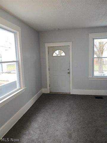 6723 Clement Avenue, Cleveland, OH 44105