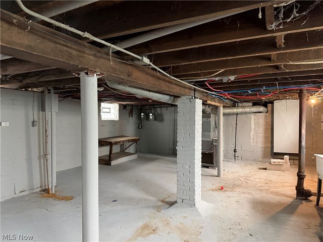 6723 Clement Avenue, Cleveland, OH 44105