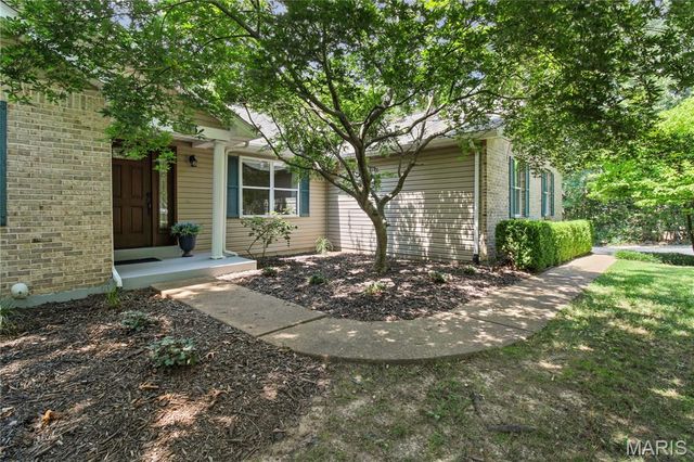279 Fawn Ridge Lane, Hillsboro, MO 63050