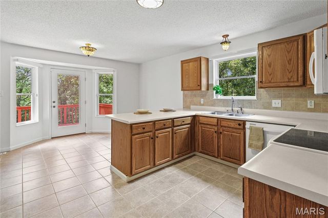 279 Fawn Ridge Lane, Hillsboro, MO 63050