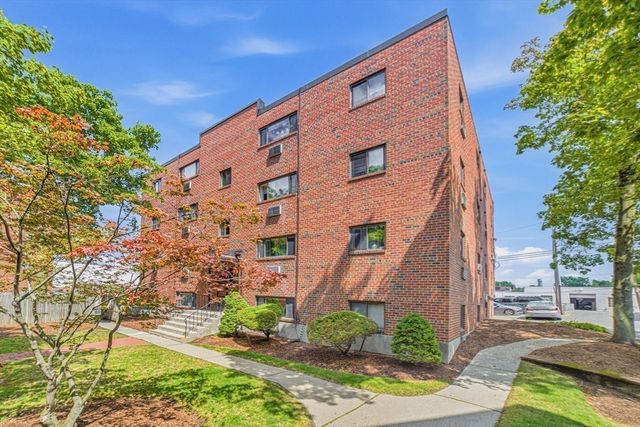 14 Riverside St 2-1, Watertown, MA 02472