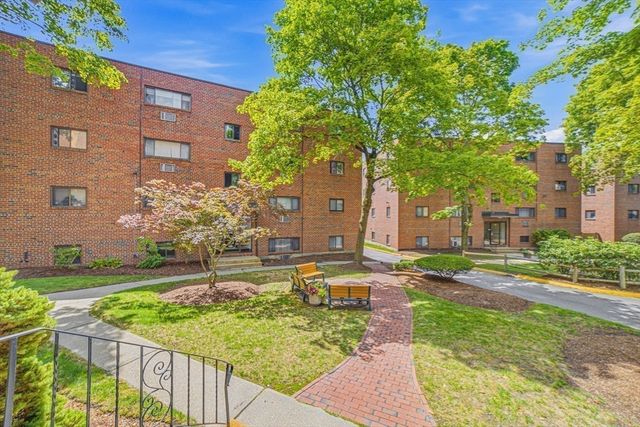 14 Riverside St 2-1, Watertown, MA 02472