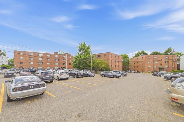 14 Riverside St 2-1, Watertown, MA 02472