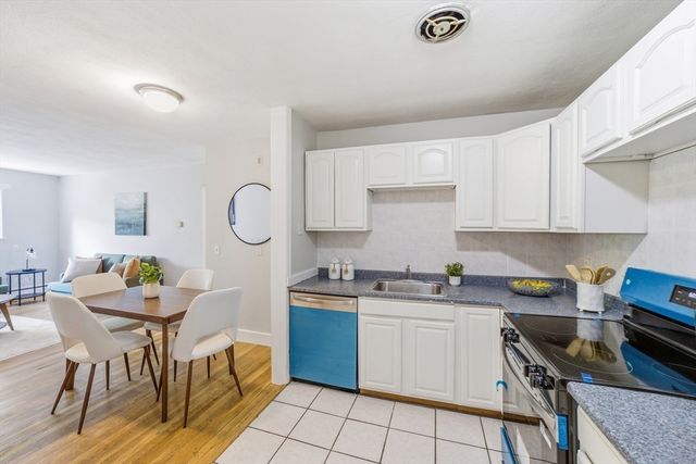 14 Riverside St 2-1, Watertown, MA 02472