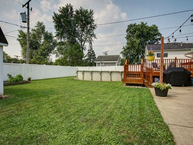 2601 Willow Avenue, Woodridge, IL 60517