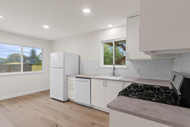 902 Warrington DR, Austin, TX 78753