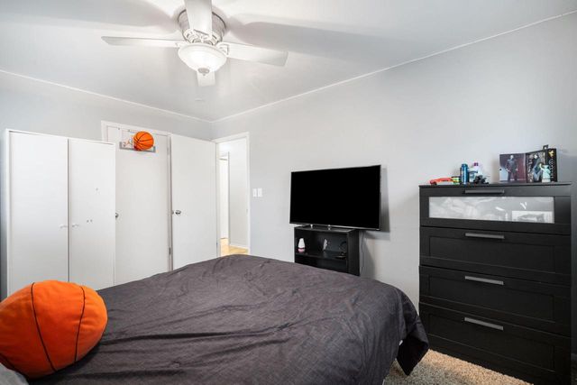 157 W Goldleaf AVENUE, Milwaukee, WI 53207