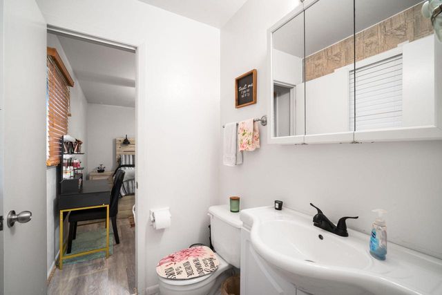 157 W Goldleaf AVENUE, Milwaukee, WI 53207