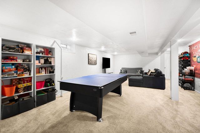 157 W Goldleaf AVENUE, Milwaukee, WI 53207