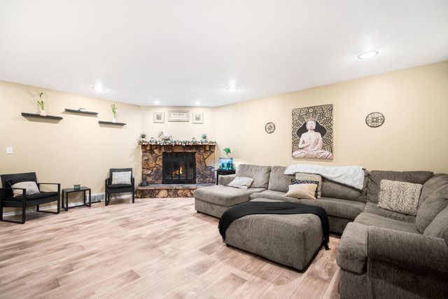 157 W Goldleaf AVENUE, Milwaukee, WI 53207