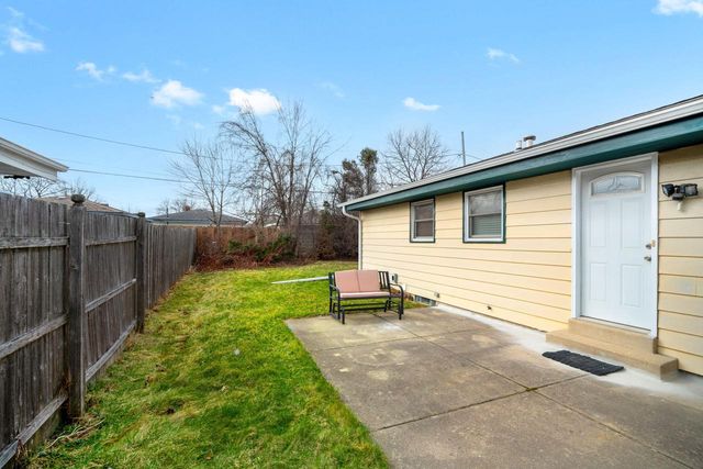 157 W Goldleaf AVENUE, Milwaukee, WI 53207