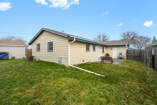 157 W Goldleaf AVENUE, Milwaukee, WI 53207