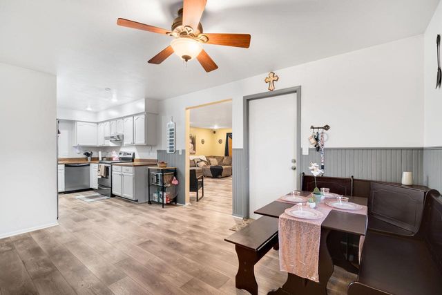 157 W Goldleaf AVENUE, Milwaukee, WI 53207