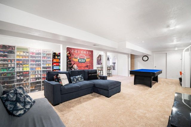 157 W Goldleaf AVENUE, Milwaukee, WI 53207