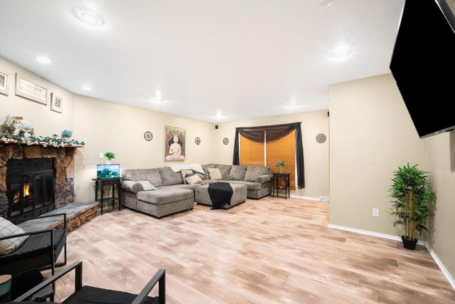 157 W Goldleaf AVENUE, Milwaukee, WI 53207