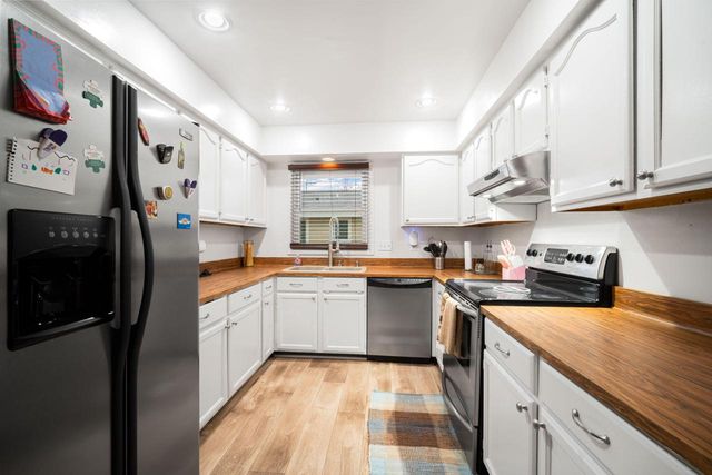 157 W Goldleaf AVENUE, Milwaukee, WI 53207